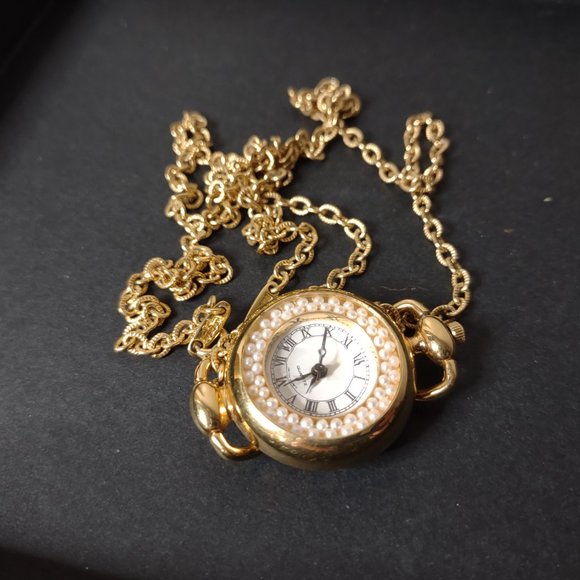 Very Pretty Roman Numeral Necklace Watch With Faux Pearls 29 Inches Long - Picture 4 of 7